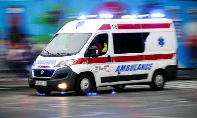 Belgrád: Meghalt egy fiatal lány, amikor két autó és egy busz karambolozott