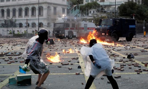 Hongkong utcái csatatérré változtak (videó)