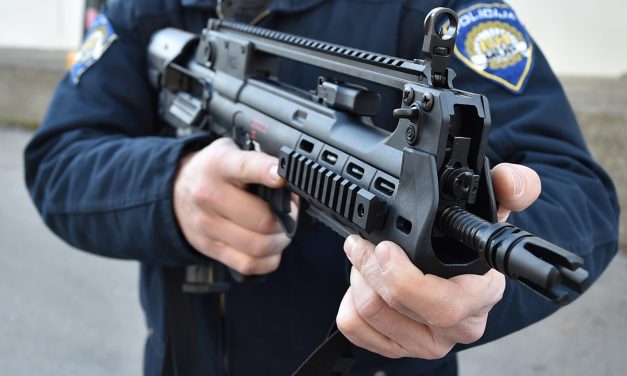 Horvátország: Egy rendőr lőfegyverrel sebesített meg egy menekültet