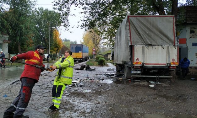 Teherautók ütköztek Tornyoson