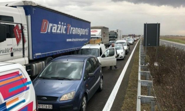 Halálos baleset Inđijánál, mindkét irányba lezárták az Újvidék-Belgrád autópályát