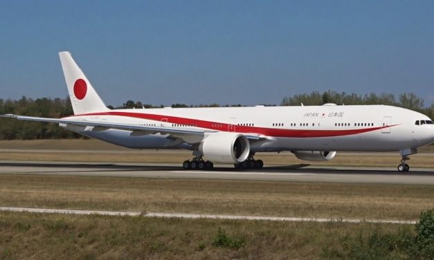 A levegőben gyulladt ki a japán kormány repülőgépe