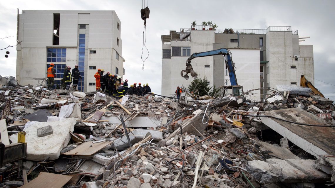 Földrengés Albániában: Befejezték a kutatást a katasztrófamentők