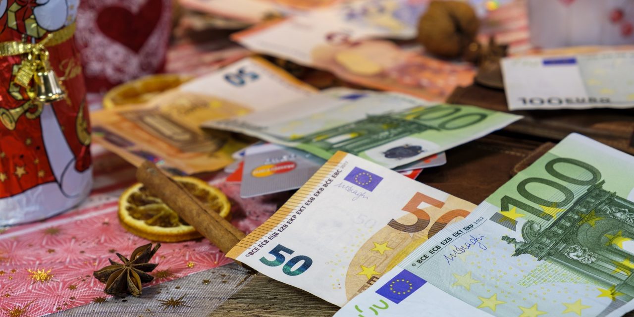 Tudatosabban költekezünk karácsonykor