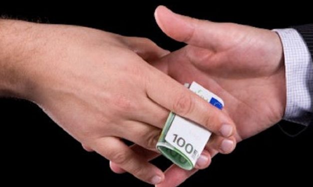 Szerbia: Másfél év alatt tizenötezer bűnvádi feljelentést tettek korrupciós ügyekben