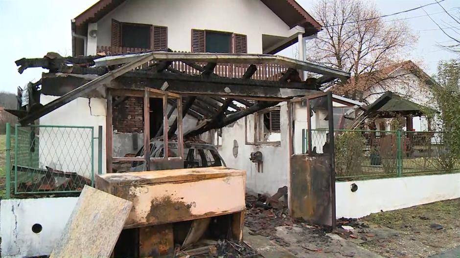 Értesítették Brnabićot, hogy a grockai község nem támogatja az újságíró felgyújtott házának felújítását