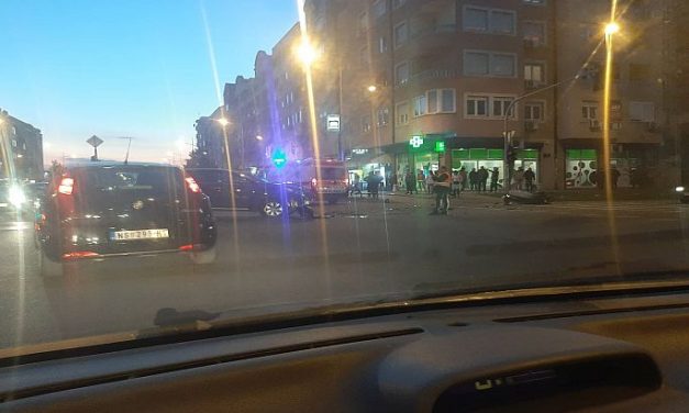 Újvidék: Súlyosan megsérült egy motoros (Fotó)