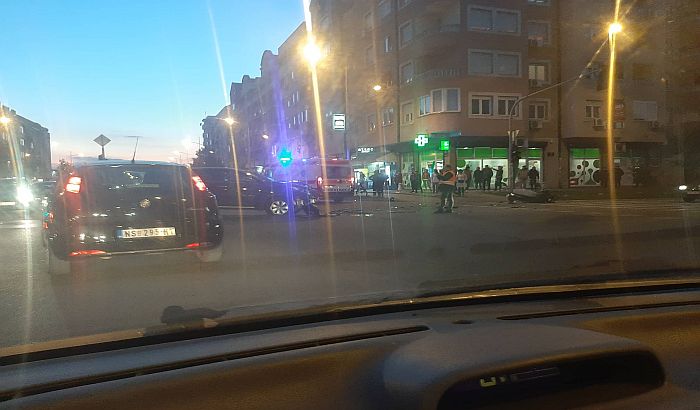 Újvidék: Súlyosan megsérült egy motoros (Fotó)