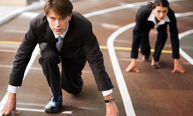 A nők átlagosan még mindig tizenhat százalékkal kevesebbet keresnek a férfiaknál