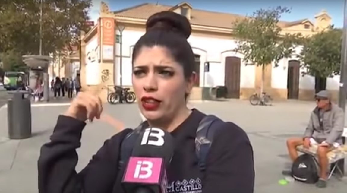 Szabályokról kérdezték az e-rollerest, aki rögtön utána átment a piroson, és elütötte egy autó (Videó)