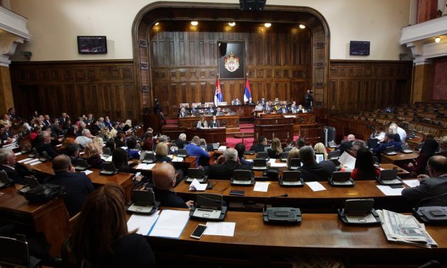 Törvénymódosítás a pártot váltó képviselők ellen