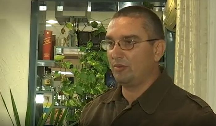 Nem volt állandó munkaviszonyban az a Velika Plana-i tornatanár, aki megakadályozta az iskolai vérengzést