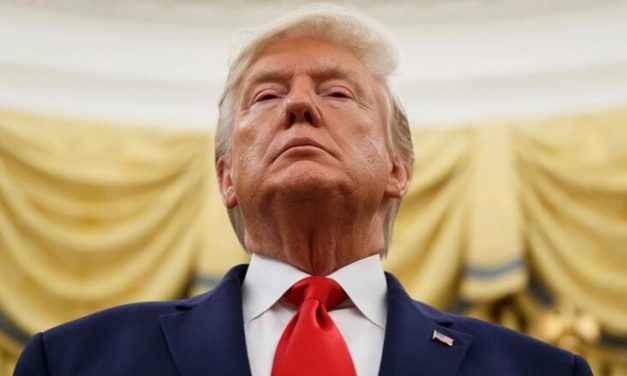 Trump megmenekült a leváltástól