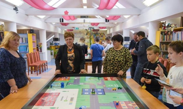 Robotikával ismerkedtek Mórahalmon a hajdújárási tanárok