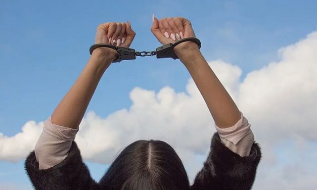 A gépírónő szivárogtatta az ügyészségi adatokat