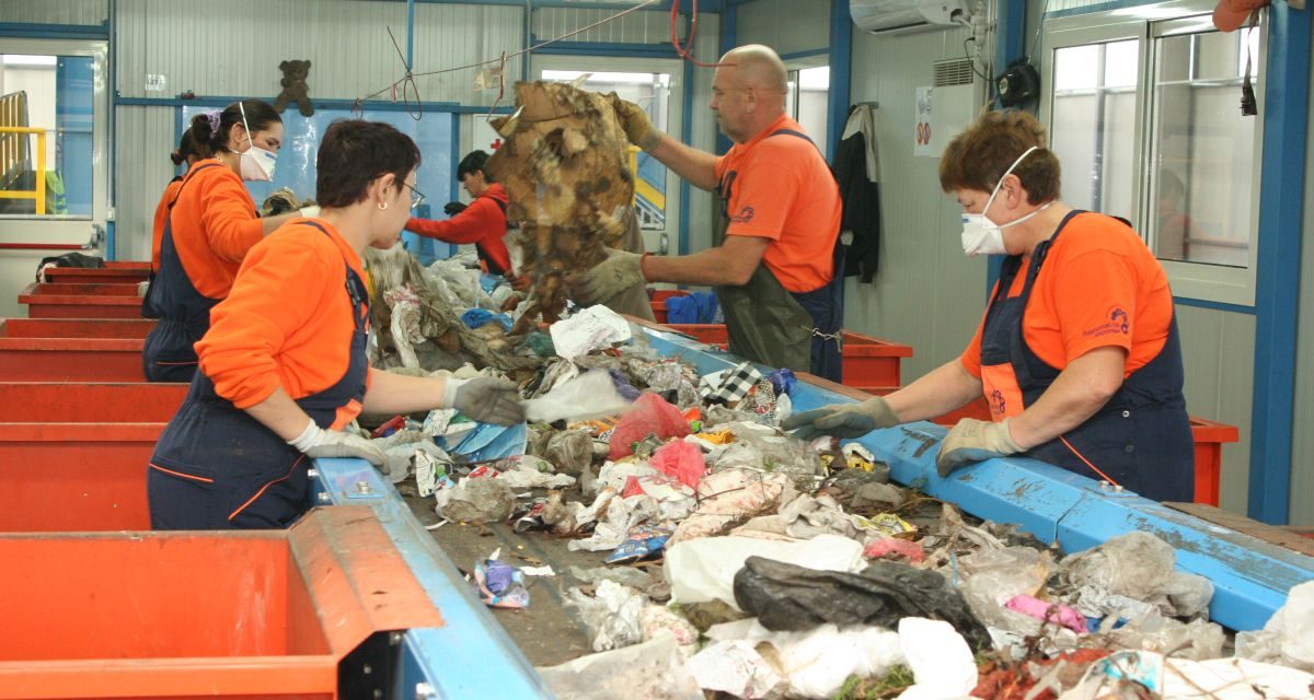 <span class="entry-title-primary">Szelektív hulladékgyűjtés: Hiányzik egy miniszteri aláírás</span> <span class="entry-subtitle">Napi hatvan–száz tonna szemét kerül a békovai regionális hulladékkezelőbe</span>