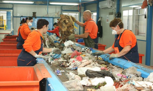 <span class="entry-title-primary">Szelektív hulladékgyűjtés: Hiányzik egy miniszteri aláírás</span> <span class="entry-subtitle">Napi hatvan–száz tonna szemét kerül a békovai regionális hulladékkezelőbe</span>