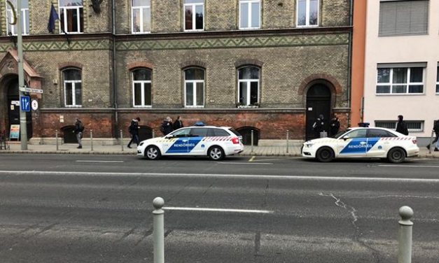 Diák késelt meg egy tanárt egy győri iskolában