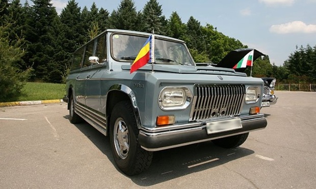 Elárverezték Ceausescu terepjáróját