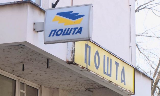 Elégedetlen a sztrájk eredményével és a saját fizetésével, mindkét alkarját megsebesítette a postás