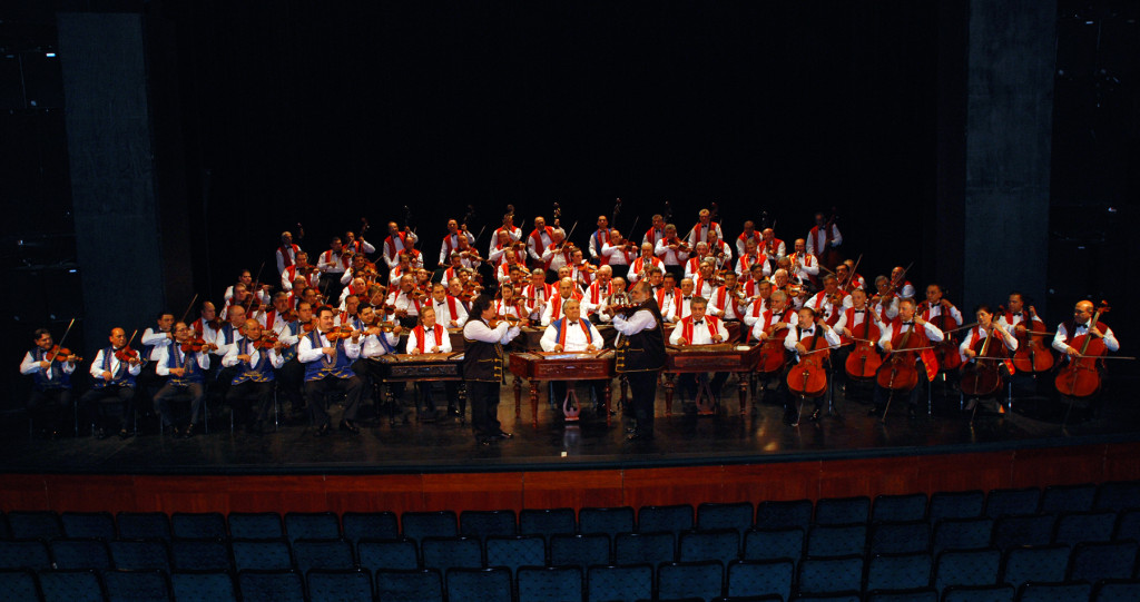 Jubileumi koncertet ad a 100 Tagú Cigányzenekar a Papp László Budapest Sportarénában