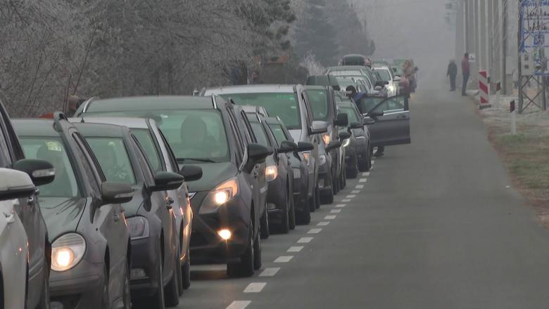 Hosszú sorok a szerb-magyar határszakaszon