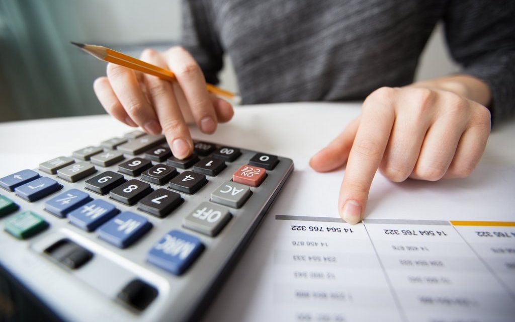 Európai Parlament: Biztosítani kell az egyenlő bért a nők számára