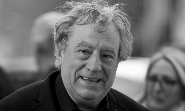 Elhunyt Terry Jones, a legendás Monty Python csapat tagja