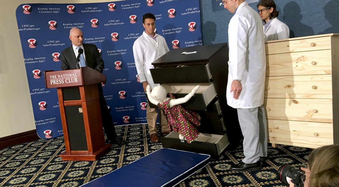 46 millió dollárt fizet az IKEA, mert a fiókos szekrénye halálos balesetet okozott