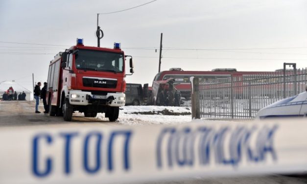 Vonat ütközött gépkocsival Pancsovánál, egy ember meghalt, ketten megsérültek