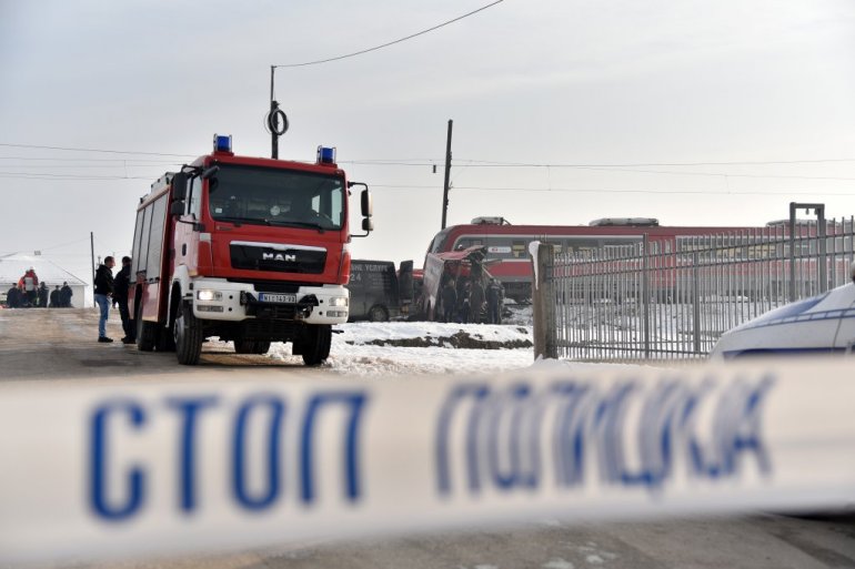 Vonat ütközött gépkocsival Pancsovánál, egy ember meghalt, ketten megsérültek