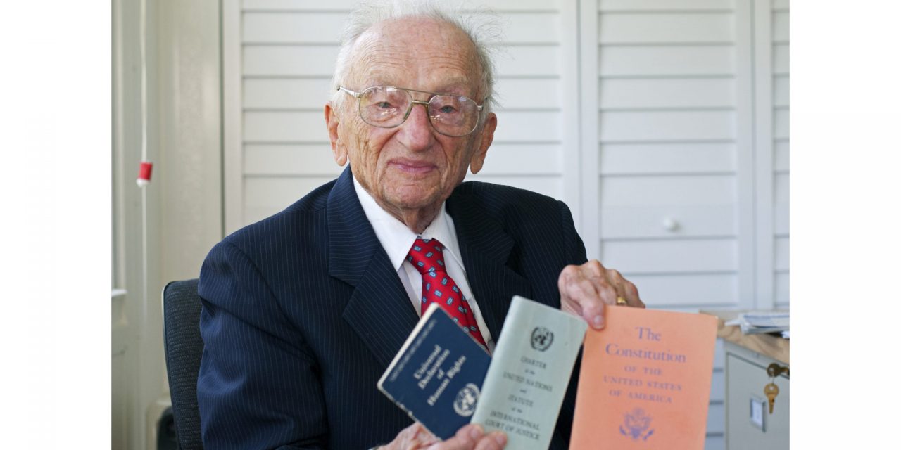 <span class="entry-title-primary">Van-e még olyan magyar…</span> <span class="entry-subtitle">... aki jelen volt a koncentrációs táborok felszabadításánál, járt a Sasfészekben, a nürnbergi perekben a vádat képviselte – és az idén százéves?</span>