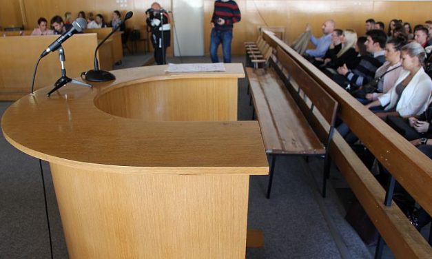 Felfüggesztett börtönbüntetést kaptak azok a csendőrök, akik megverték Andrej Vučićot és Predrag Malit