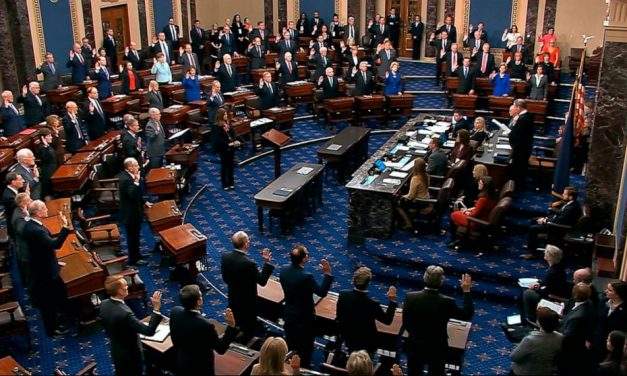 Kezdődhet Trump tárgyalása