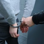 Szabadlábon védekezhet a reptéren letartóztatott egyetemi hallgató