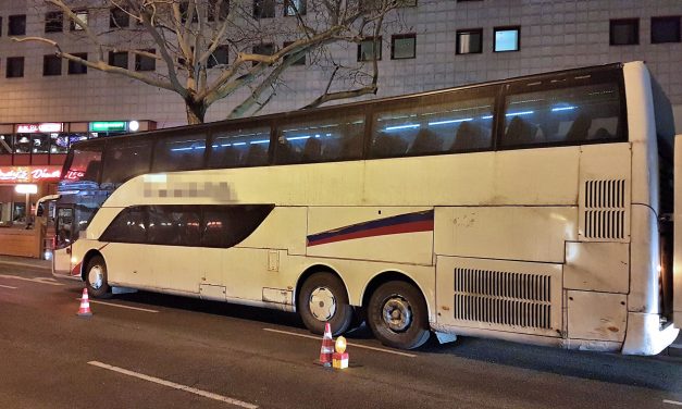 Egy széthulló félben lévő szerbiai buszt zárt ki a forgalomból a német rendőrség (Fotók)
