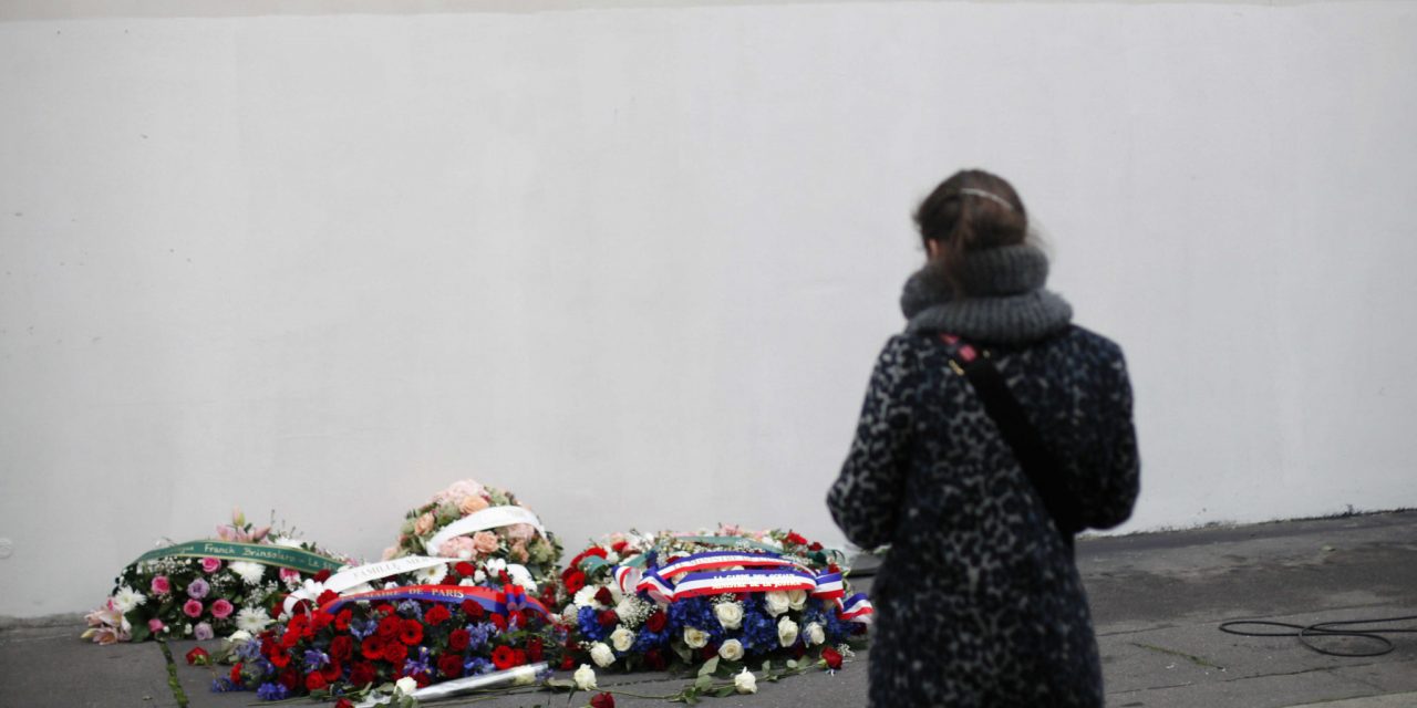 Öt évvel ezelőtt rohanta le két terrorista a Charlie Hebdo párizsi szerkesztőségét