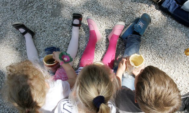 Általános iskolás lányokat hívott étterembe, előállították