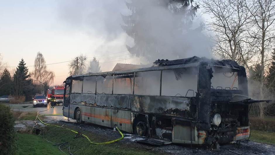 Kiégett egy iskolabusz Horvátországban, a gyerekeket a sofőr kimenekítette