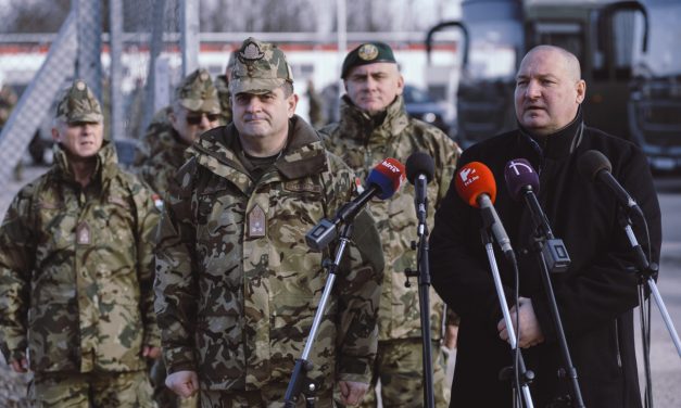 Magyarország megkétszerezi a határvédelemben részt vevő katonák számát