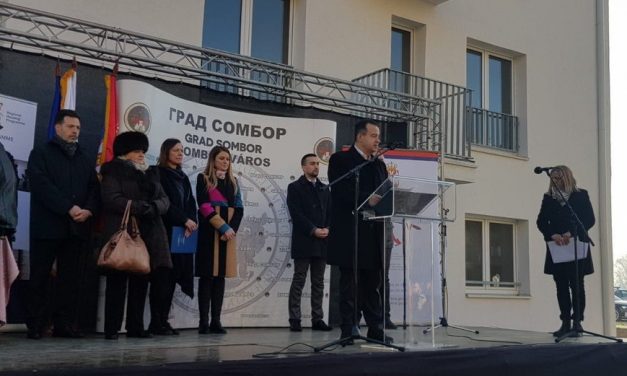 Zombor: Negyven menekült család kapott ingyen lakást
