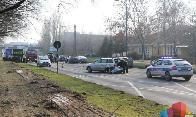 Szabadka: Négy autó karambolozott az Egészségügyi Középiskolánál (Fotók)