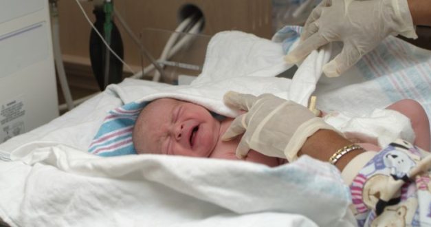 Lemondatják jogaikról a szülés előtt álló kismamákat?