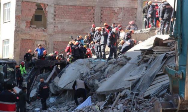 178 óra után mentették ki a a fiatal lányt a romok alól