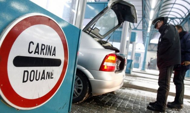 Pénisz alakú plüssbe rejtette a cigit, de lebukott Röszkén