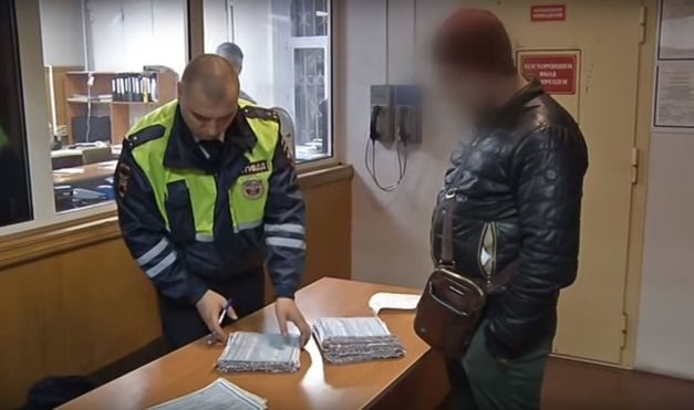 Kétezer közlekedési szabálysértést követett el