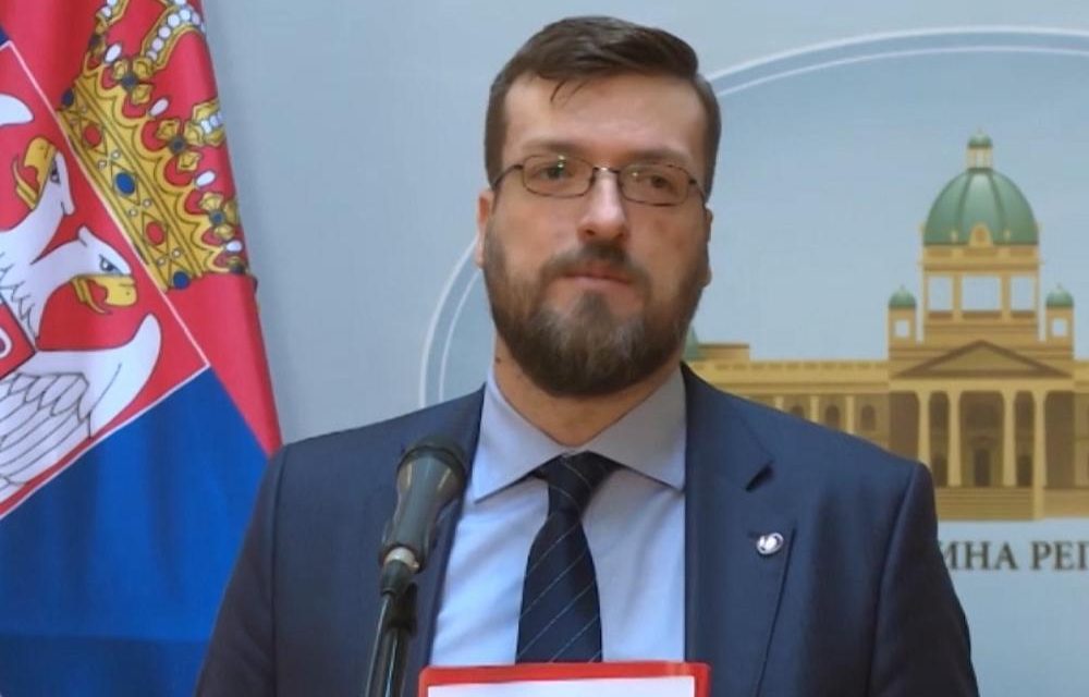 Akasztófával fenyegette a politikusokat, bűnvádi feljelentést tettek ellene