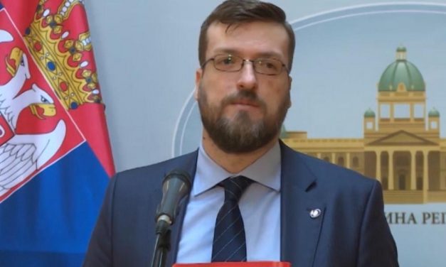 Akasztófával fenyegette a politikusokat, bűnvádi feljelentést tettek ellene