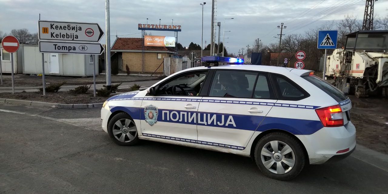 Menekültmenet indult Szabadkáról, lezárták a Kelebia-Tompa határátkelőt