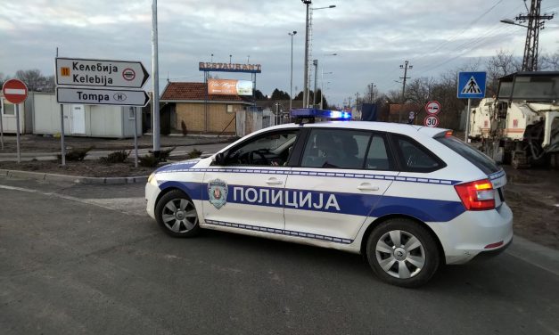 Menekültmenet indult Szabadkáról, lezárták a Kelebia-Tompa határátkelőt